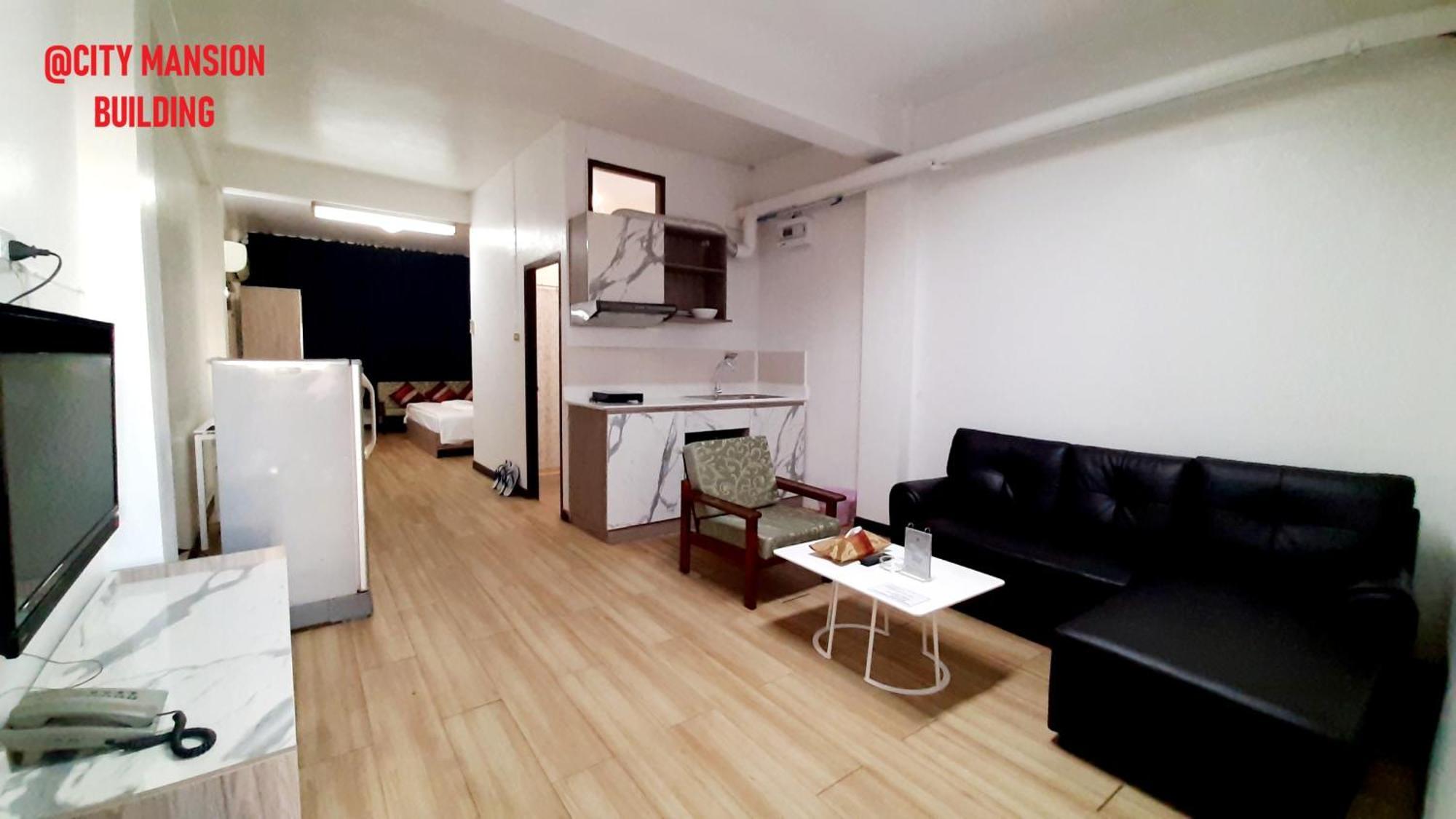 City Plaza Nana Hotel Банкок Екстериор снимка