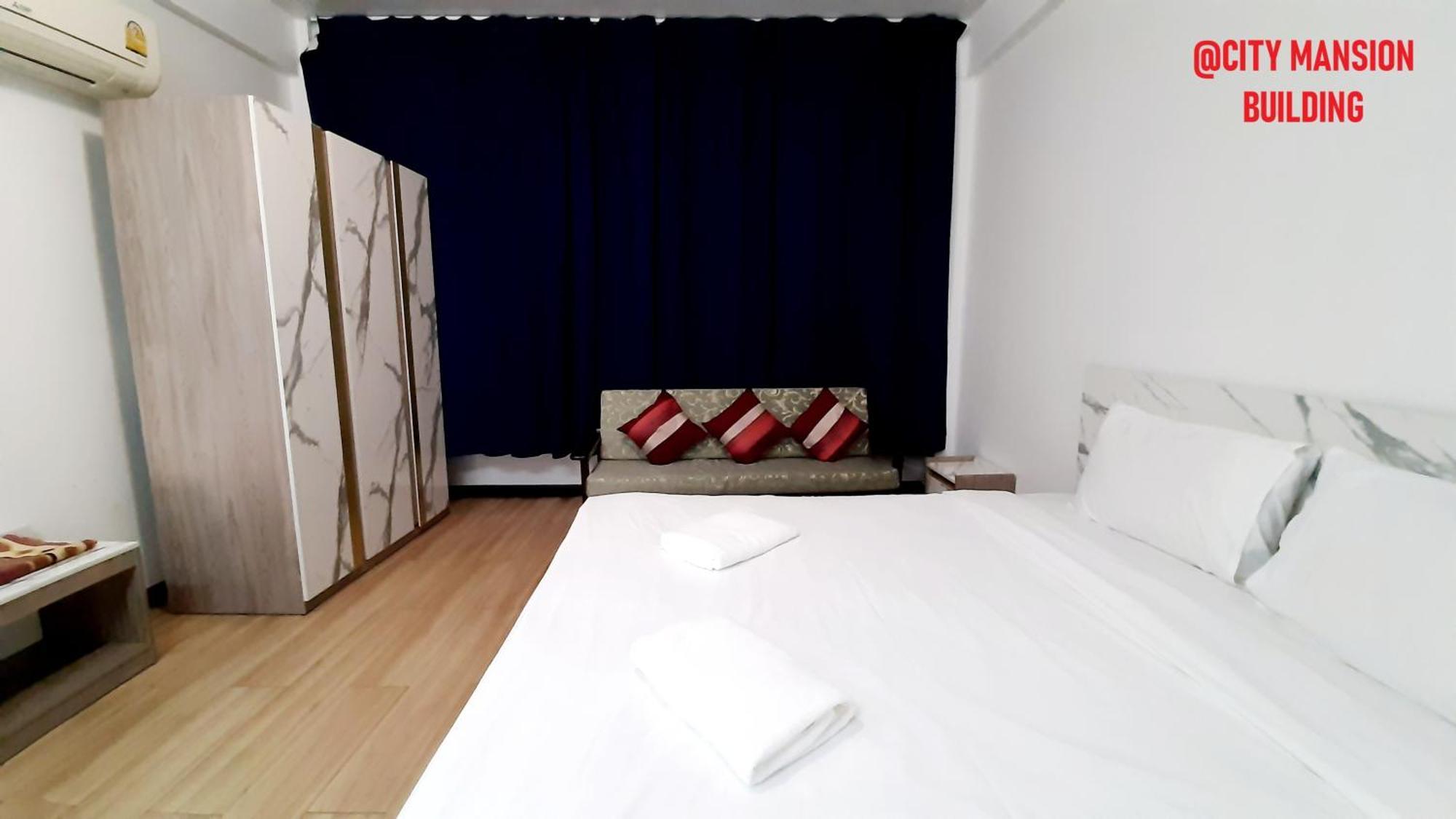 City Plaza Nana Hotel Банкок Екстериор снимка