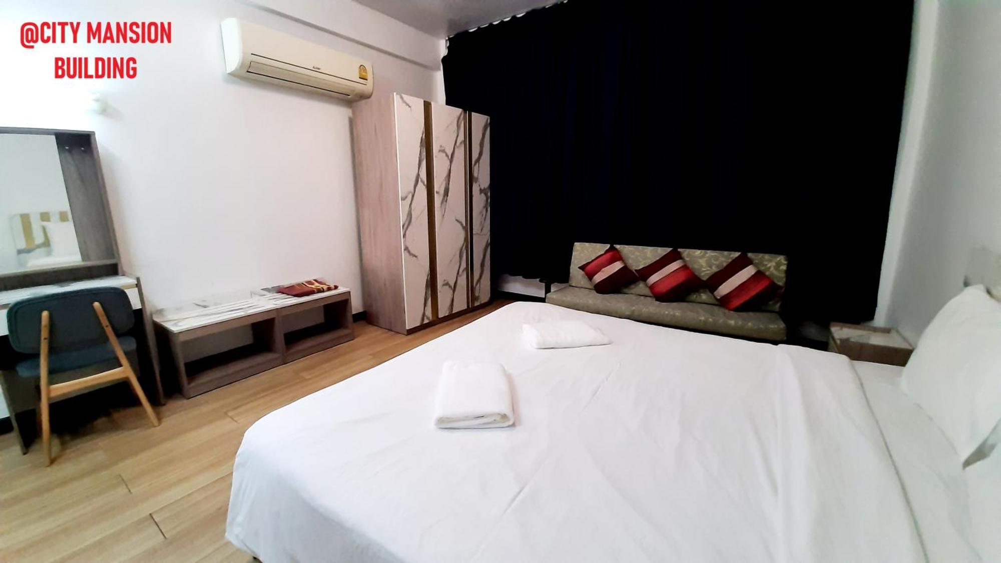 City Plaza Nana Hotel Банкок Екстериор снимка